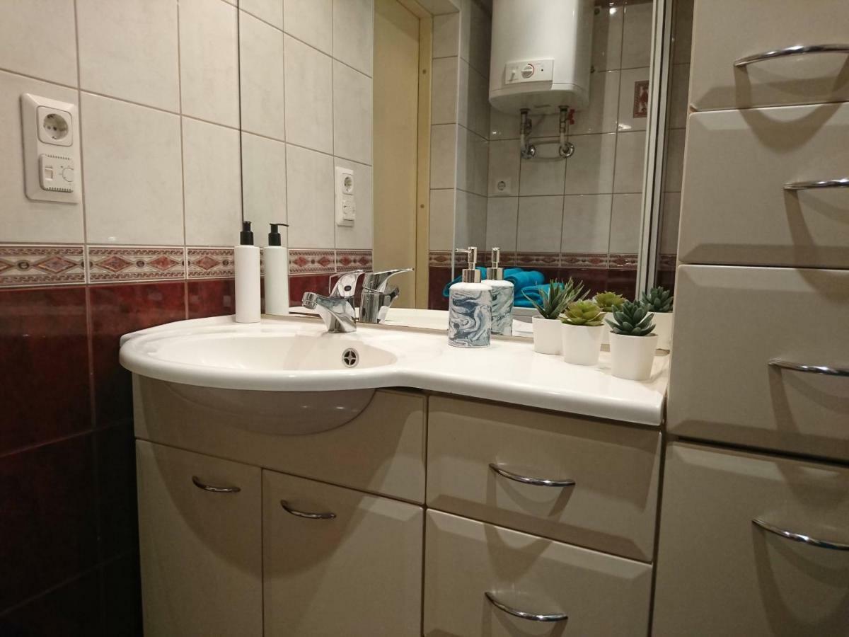 City Center Raua Apartment With Balcony Talin Exterior foto